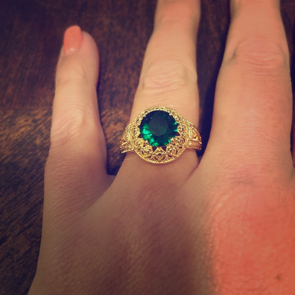 Ring - Picture 1 of 2